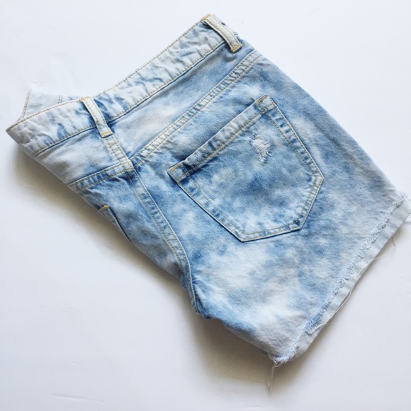 🍩Forever21 Acid Washed Distressed Denim Shorts - Picture 2 of 5